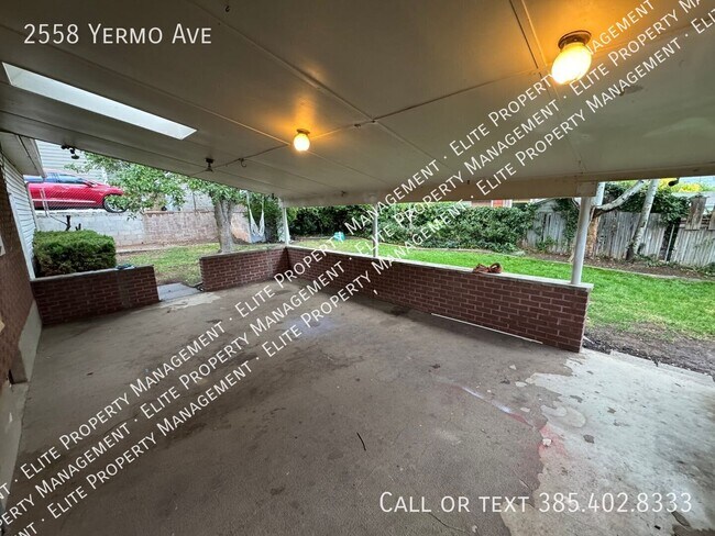 Building Photo - 2558 Yermo Ave