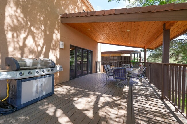 Building Photo - 2115 Tesoro Pl