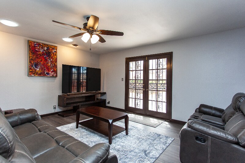 Building Photo - 7050 Pembroke Dr