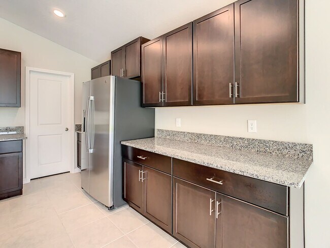 Building Photo - Beautiful 4 bedroom 2.5 bathroom Single Family House! Like new!