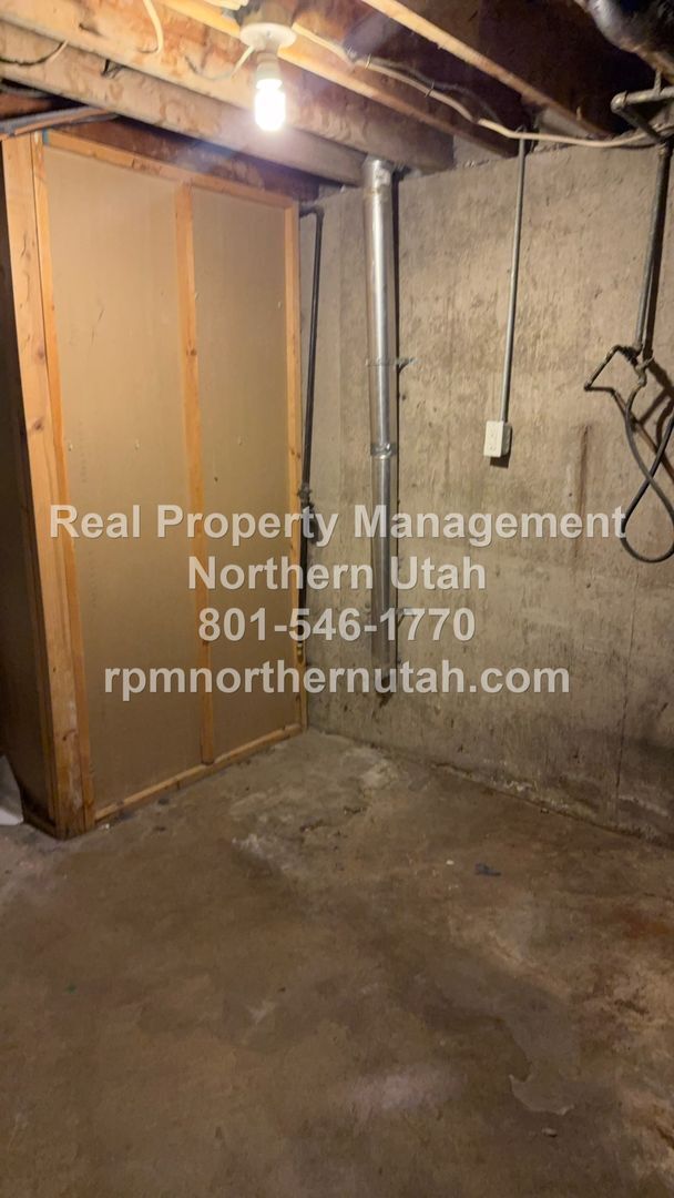 Building Photo - 5 Bedroom 2 Bath Home In Kaysville Available!