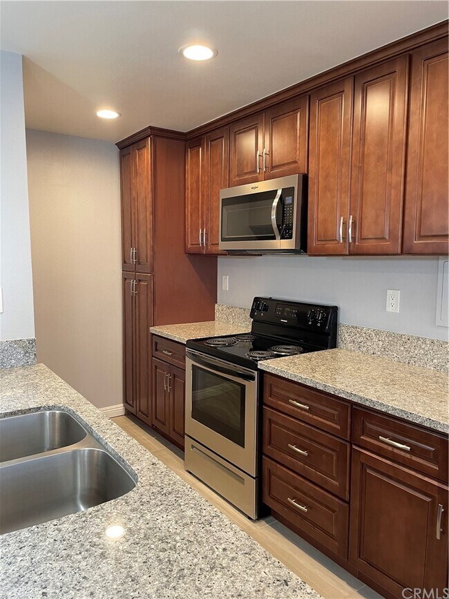 Building Photo - 139 Sinclair Ave