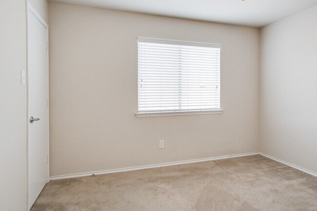 Building Photo - 5824 Melanie Ct
