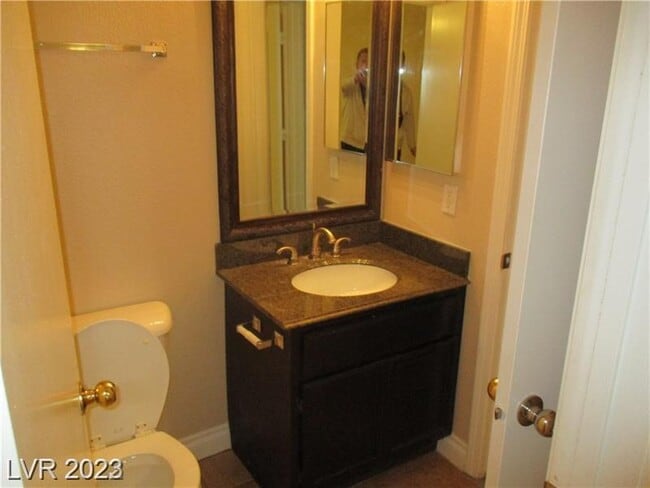 Building Photo - 350 S Durango Dr