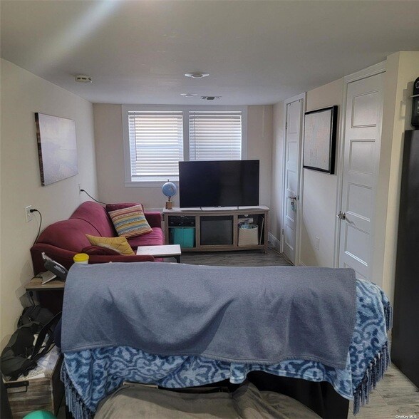 Building Photo - 155 Lincoln Blvd