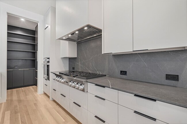 Building Photo - 3619 Springbrook St