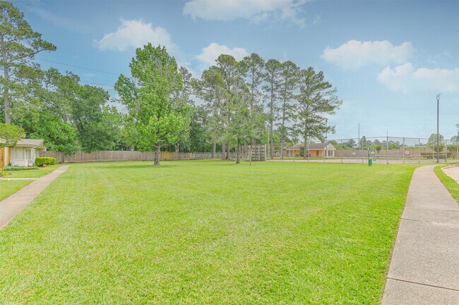 Building Photo - 5646 Birchmont Dr