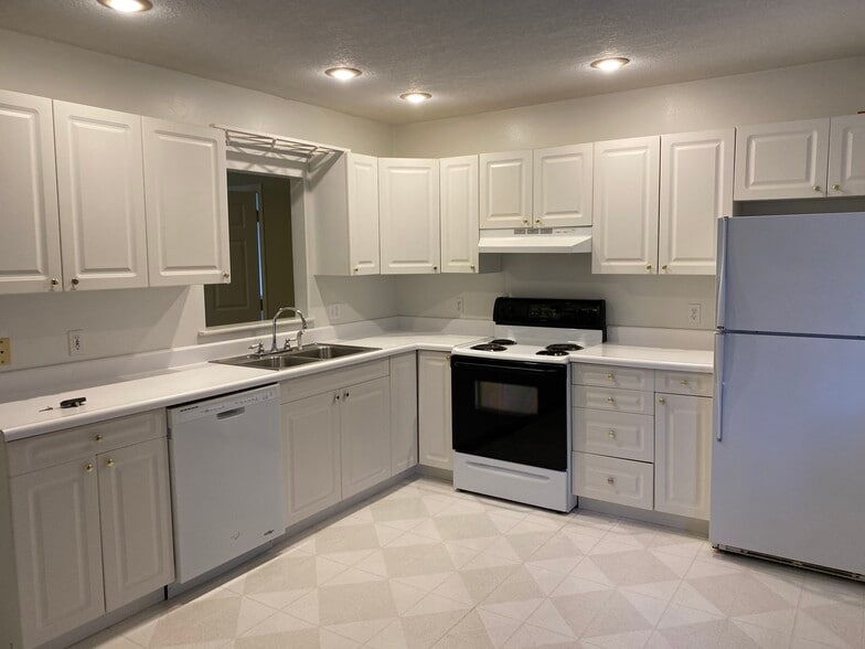 Primary Photo - 209 B Ave E