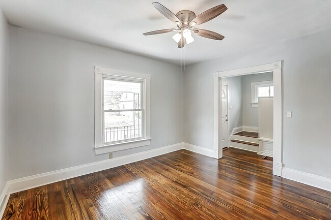 Building Photo - 2 Bed in Dayton- MOVE IN SPECIAL! Second Month Free if Moved in by April 15th!