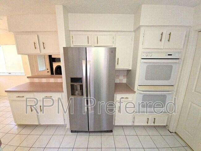 Building Photo - 12702 Ravensway Dr