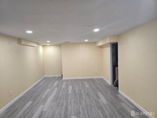 Building Photo - 14 Mayling Ct