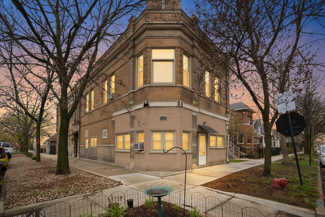 Building Photo - 2900 N Richmond St