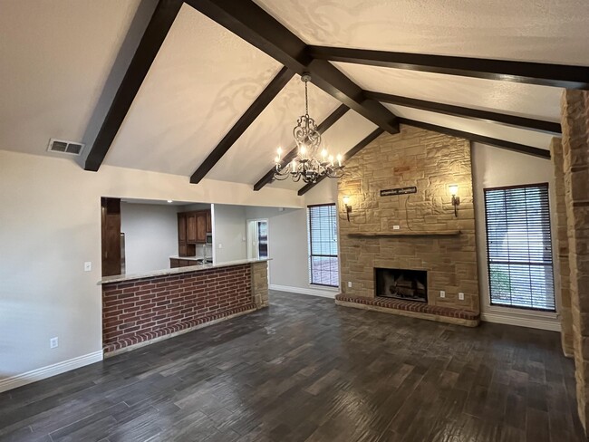 Building Photo - 101 Oakwood Dr