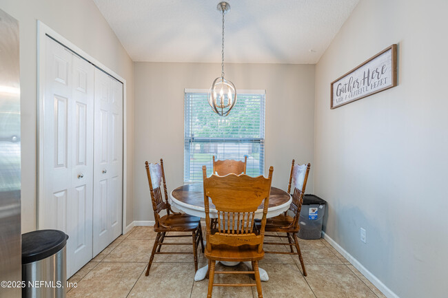 Building Photo - 12582 Hickory Lakes Dr S