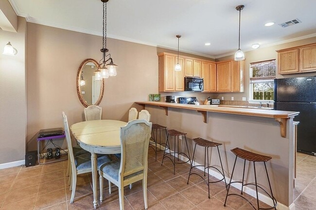 Building Photo - Arlington Trace 2BR/2.5BA Condo - Gated Co...