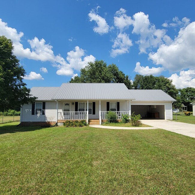 Primary Photo - 3 Bed, 2 Bath Rental Home-Cookeville