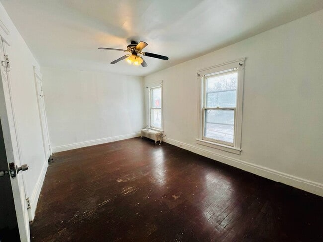 Building Photo - 163 Market St