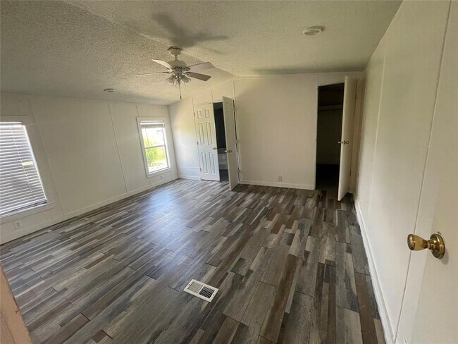Building Photo - 747 Rd 5210