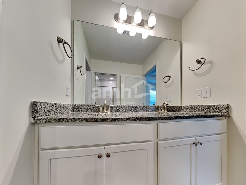 Building Photo - 318 Azore Way