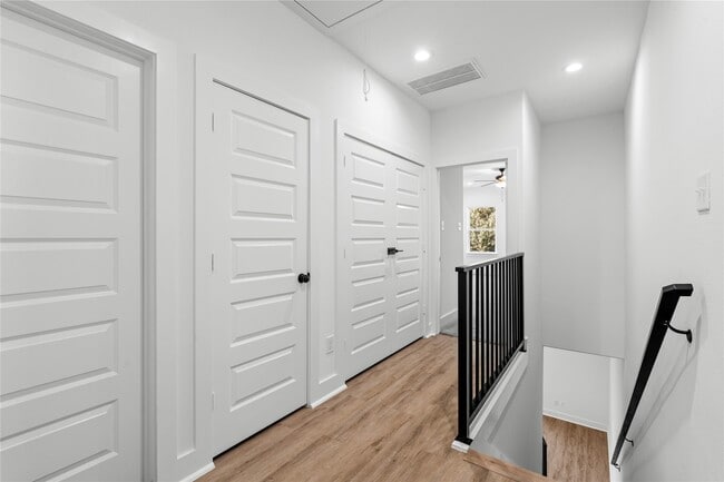 Building Photo - 2213 Lee St