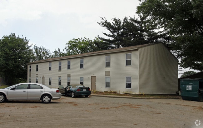 Building Photo - Albert Court Apartments