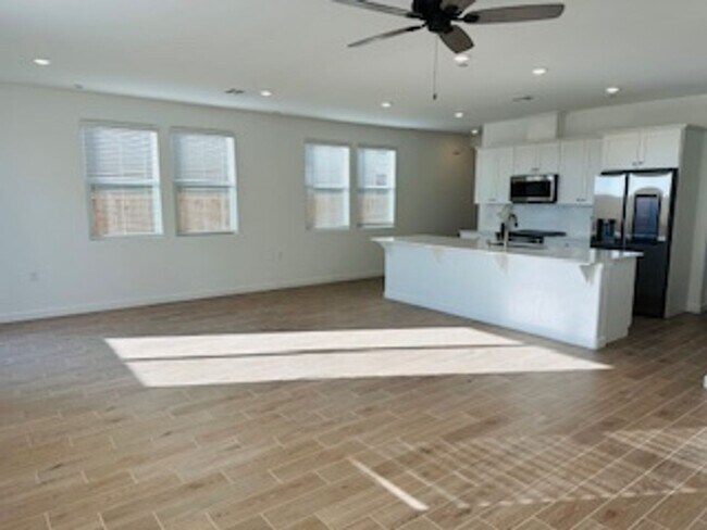 Building Photo - $500 Move In Bonus $2,695 Heritage Grove 3 Bed+Loft Home, Solar, Clovis & Shepherd - Plum Tree Ave.