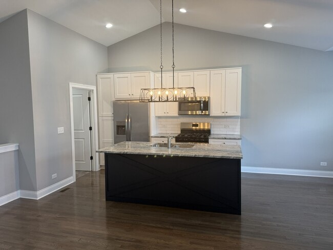Building Photo - 717 Quail Ln