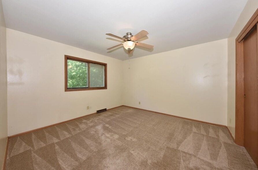 Unit was recently upgraded with high efficiency windows and new white trim with white baseboards. - W166N9108 Grand Ave