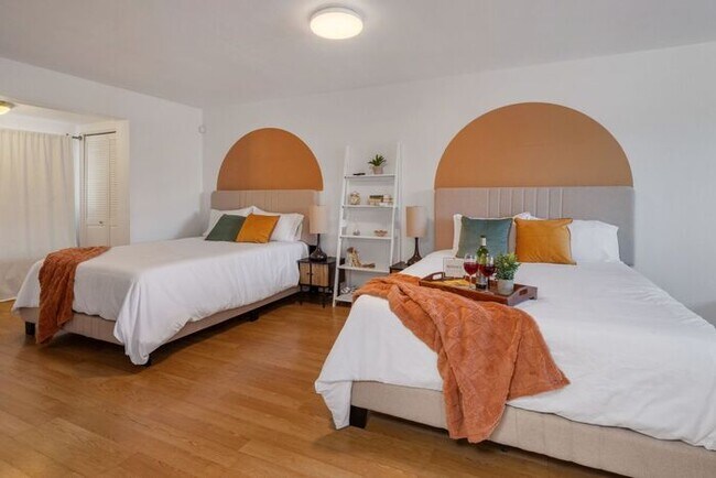 Building Photo - COMING SOON! Fully Furnished 3 Bedroom 3 Bathroom Home in Old Town Scottsdale