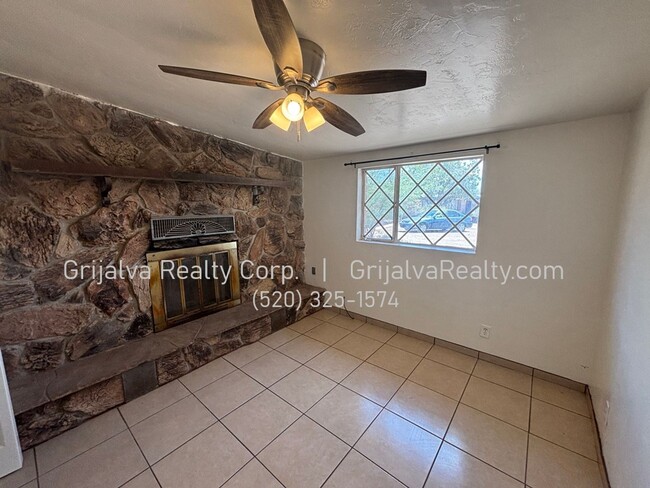 Building Photo - 2116 W Calle Fortunado