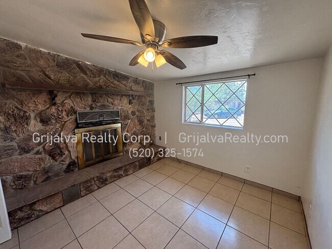 Building Photo - 3 Bedroom, 1 Bath Beautiful House in NW Tucson for Rent! * MOVE-IN SPECIAL! *(Ruthrauff/La Cholla)