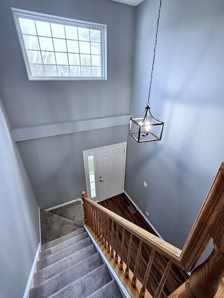 Building Photo - 464 Lancaster Dr