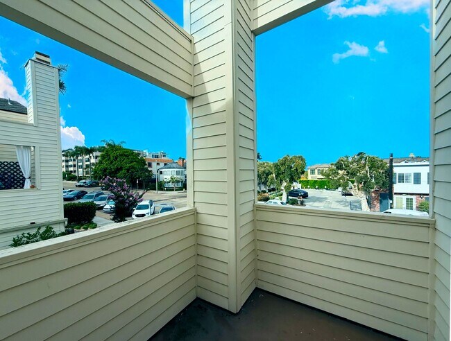 Building Photo - Experience refined coastal living in the h...