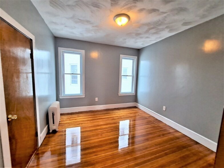 Building Photo - 263 Talbot Ave