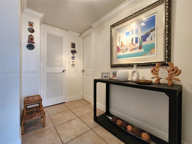 Building Photo - 2030 S Ocean Dr