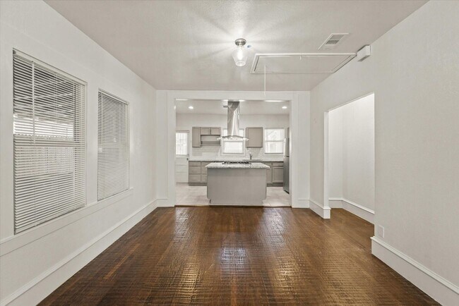 Building Photo - 927-929 S Rosemont Ave