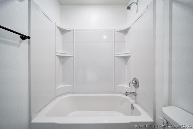 Building Photo - 4631 SW Athena Dr