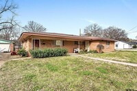 Building Photo - 2622 N Tenneha Ave