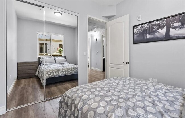 Building Photo - 201 N Reese Pl