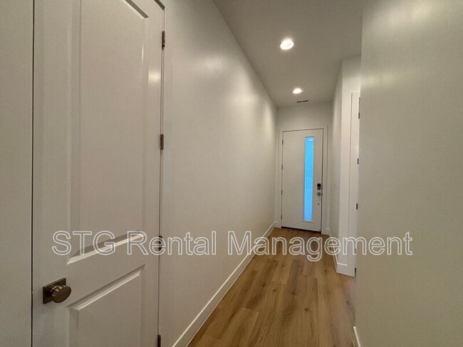 Building Photo - 2916 E Snowberry Dr