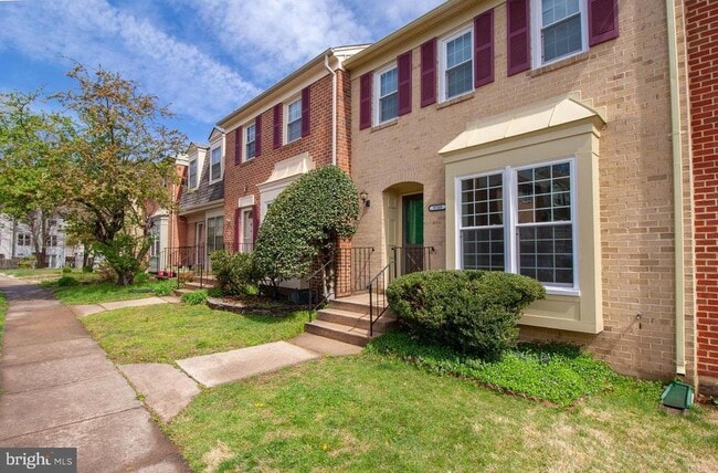 Building Photo - 9709 Lakepointe Dr