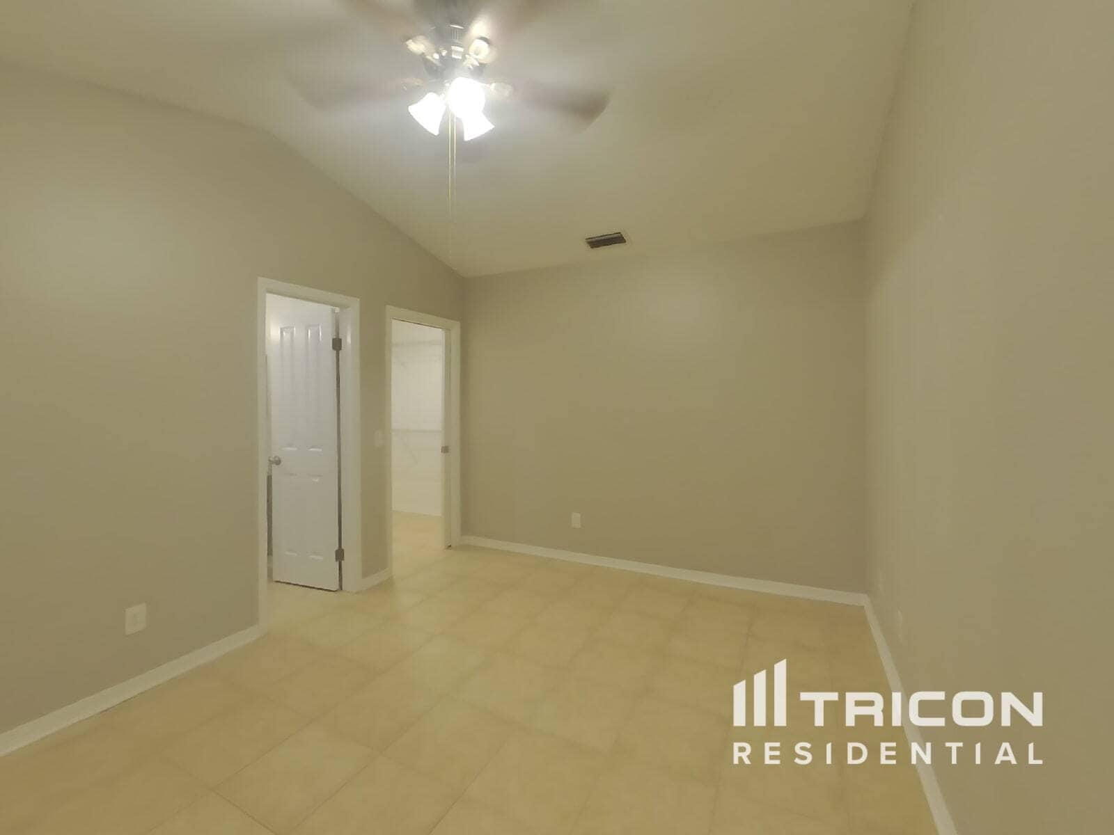 Building Photo - 707 Sand Ridge Dr