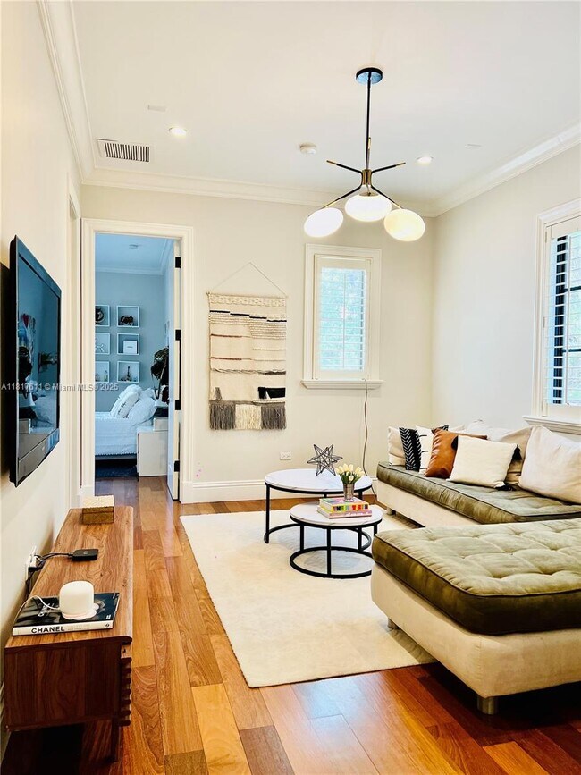 Building Photo - 1668 Micanopy Ave