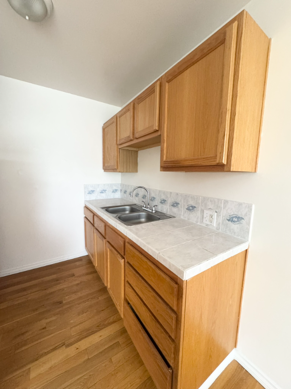 Building Photo - 1093 S Orange Dr