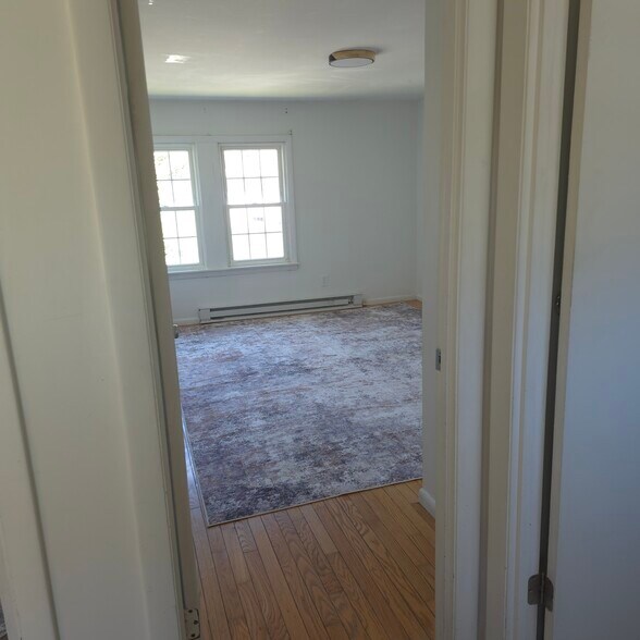 Building Photo - 5 Fairview Park Rd