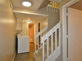 Building Photo - 77 Brook Cir