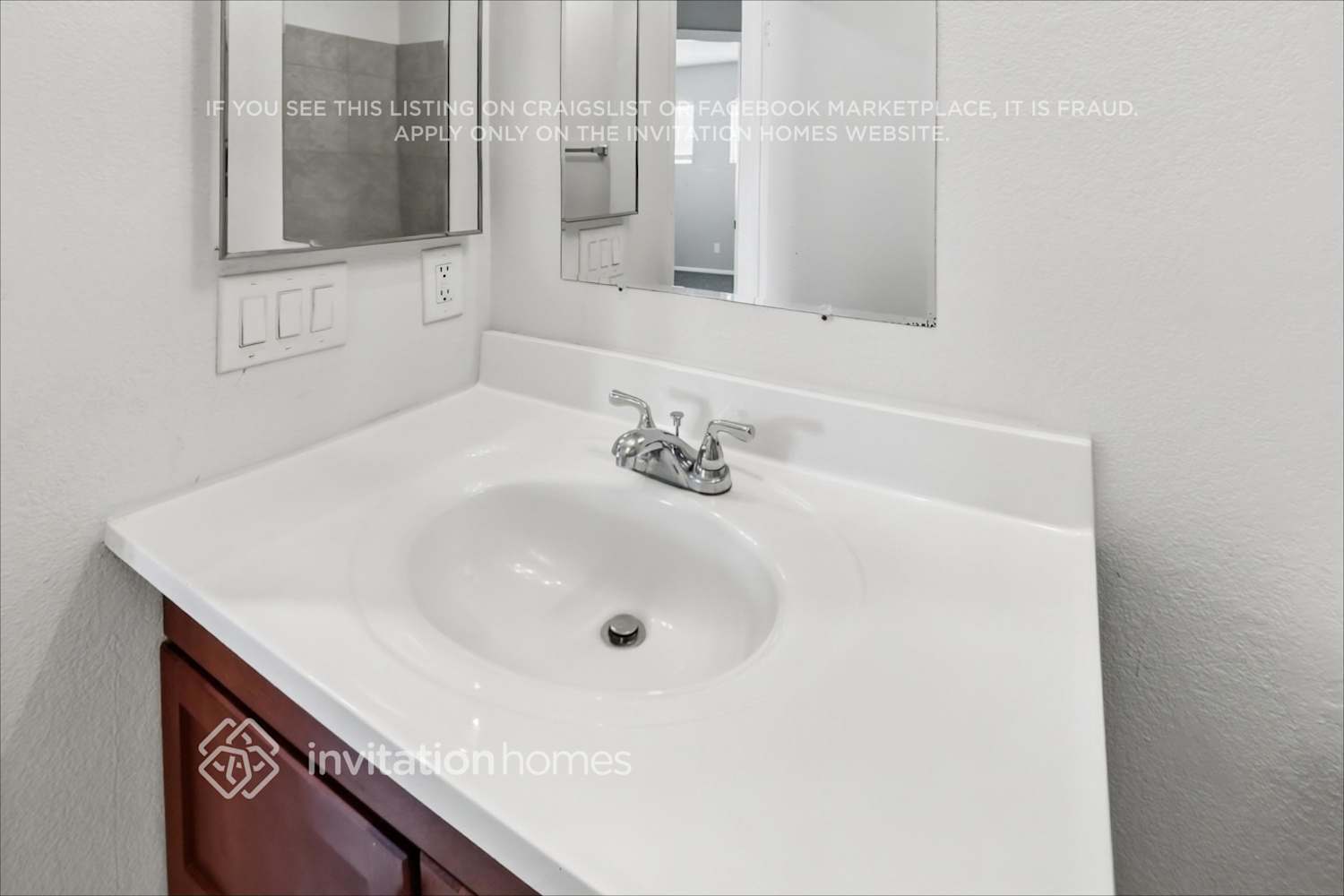 Building Photo - 488 Vista Del Sol