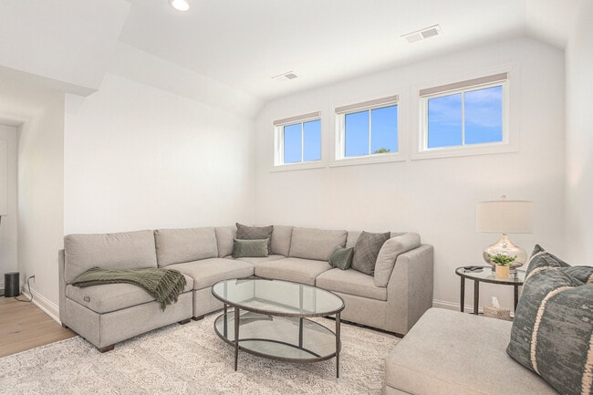 Building Photo - 6736 Saugatuck Bch Rd