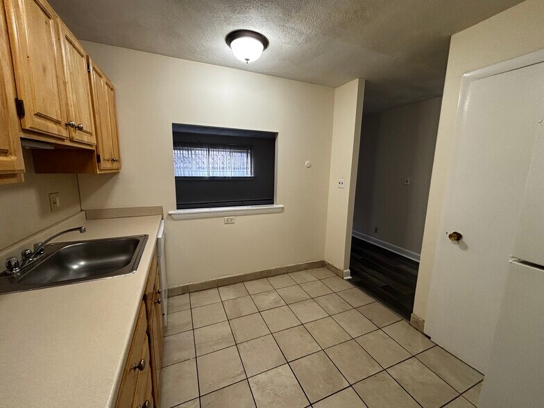 Building Photo - 71 Gardner St