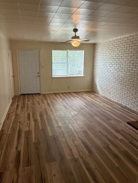 Building Photo - 604 W 4th St